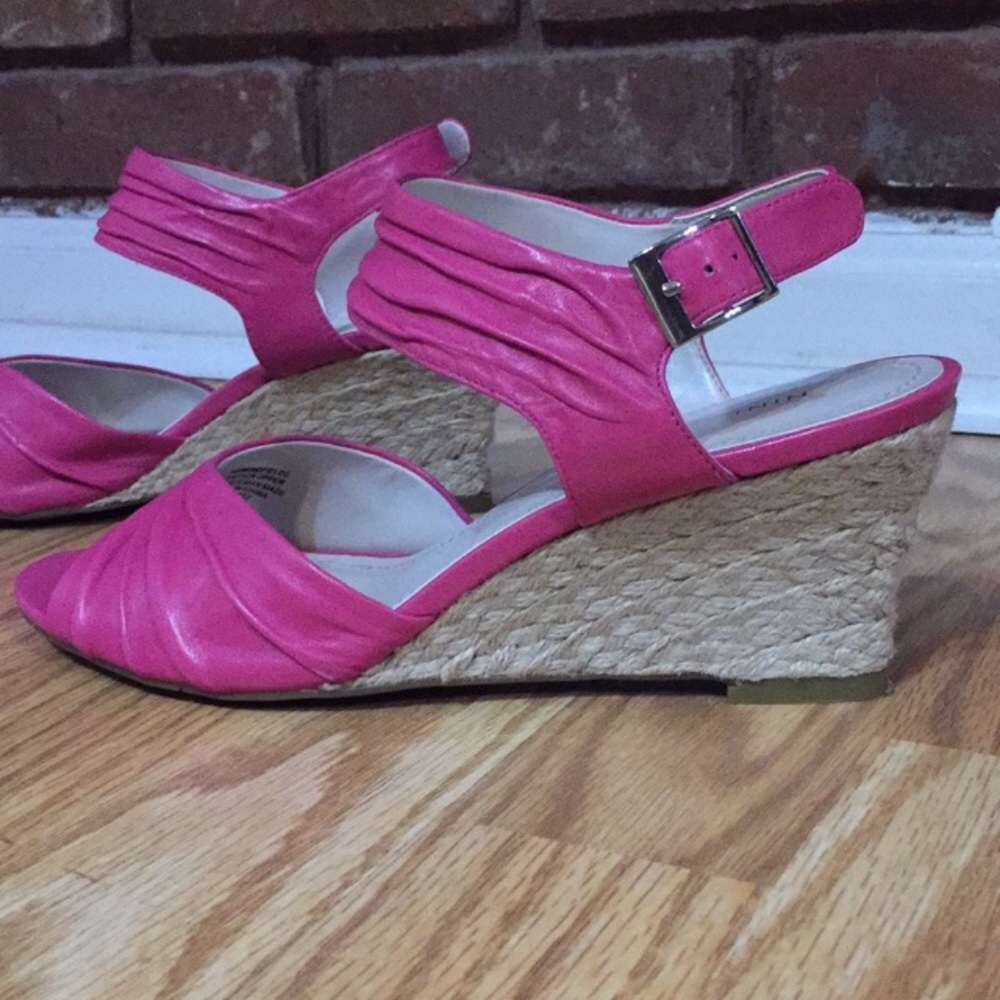 New in box pink Nine West wedges